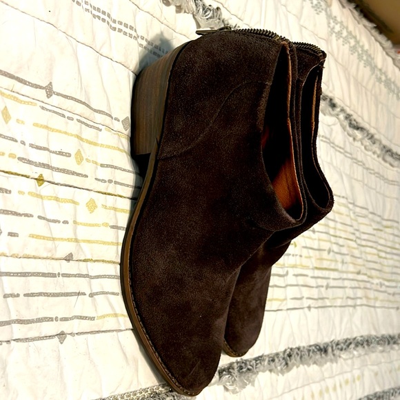 LUCKY BOOTS - Picture 1 of 4